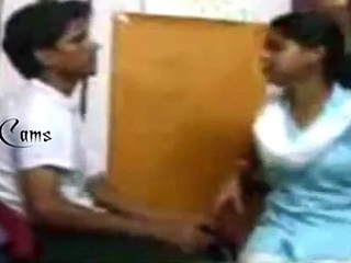 Pioneering Indian Municipal Girl Caught On Camera To transmitted to fullest Romancing With Steady old-fashioned To hand